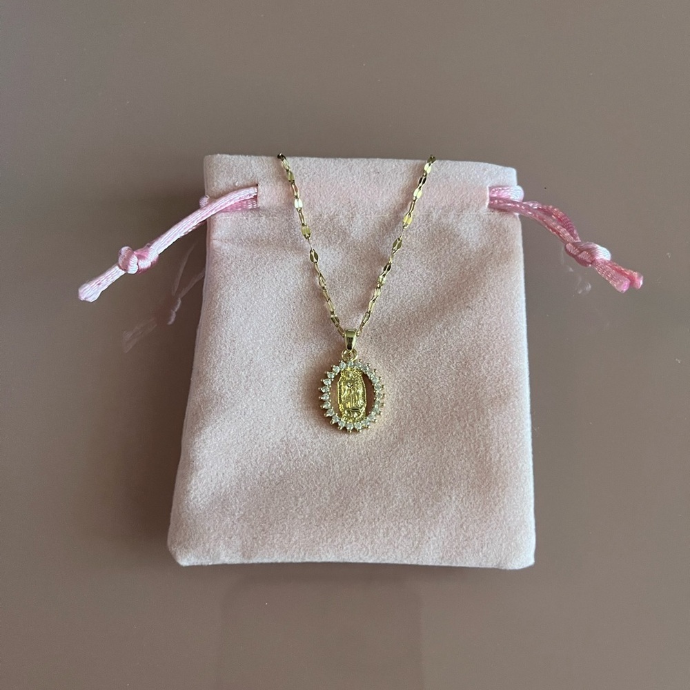 โจ Boho Chic Virgin Mary Pendant Necklace โจ - Picture 1 of 9